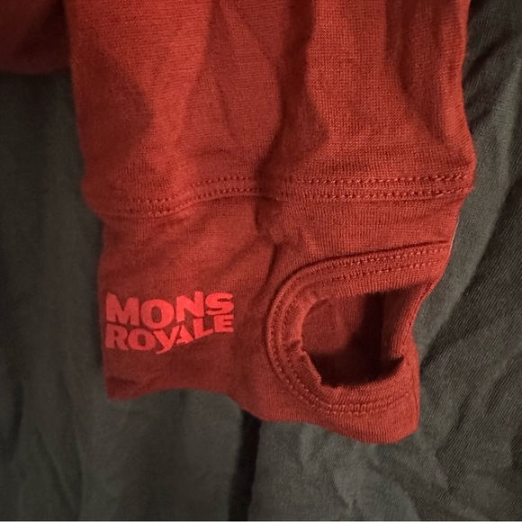 Mons Royale Yotei Powder Hood - Long Sleeve - Black - Large Marino wool Small - Picture 4 of 13